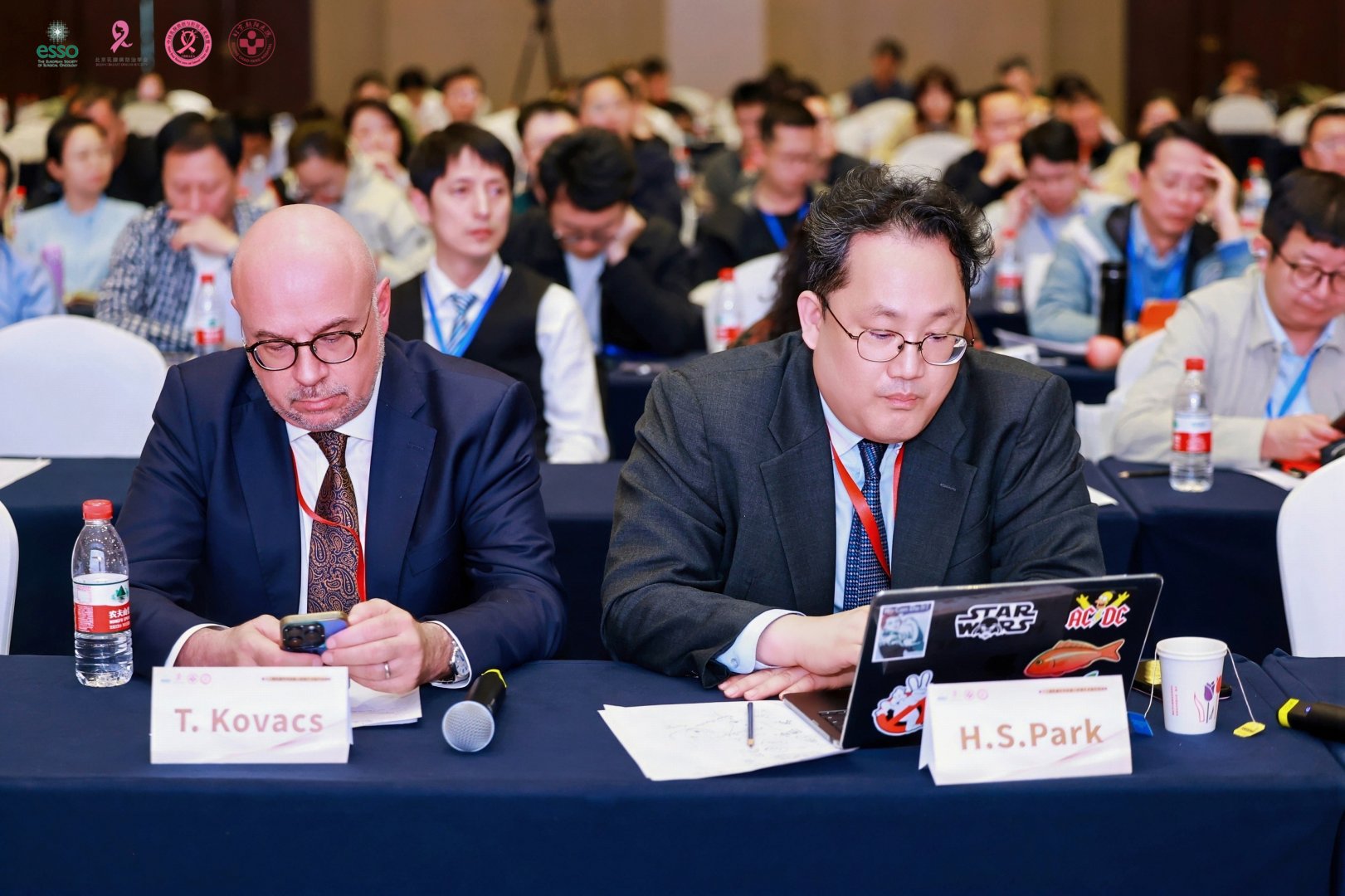 Professor Kovacs and Professor Park seated at the front